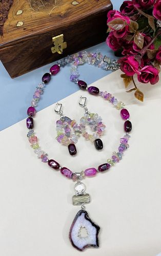 Statement Pendant With Artistic Multi-Shaded Gemstone Necklace