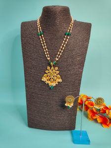 Flower Pendant Ganthanmala Necklace with Jade Accents