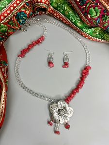 Elegant Silver Pendant Necklace Set