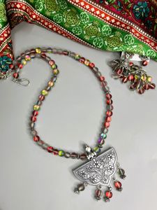 Red Multi-Shaded Aurora Bead Necklace Set